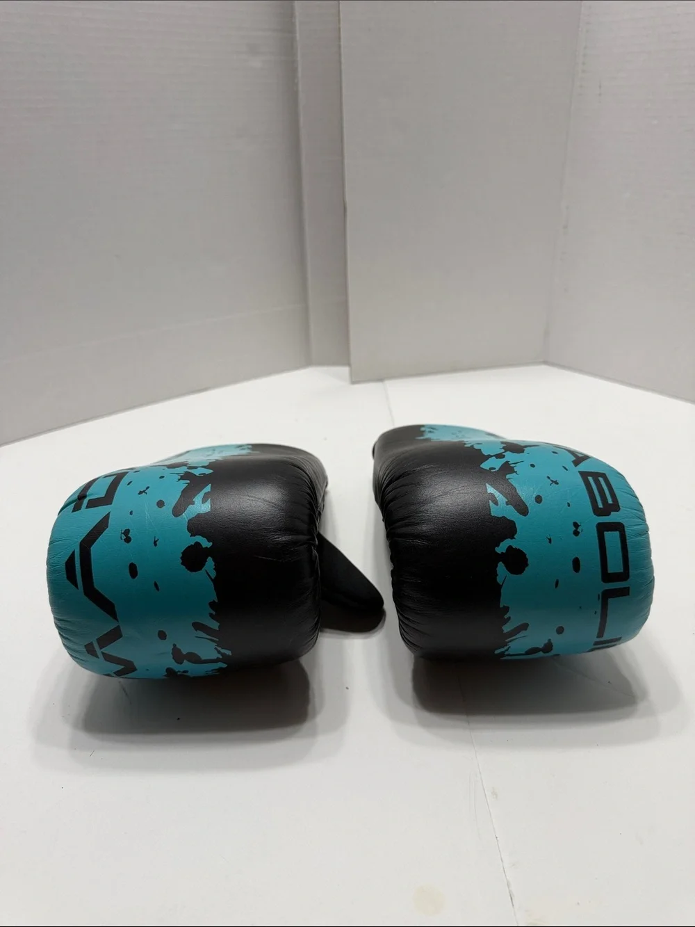 MADABOLIC Teal and Black Training Quick Boxing Gloves Size S/M